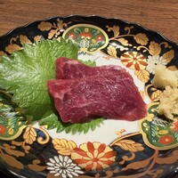 馬刺しと焼き鳥 グルマン三年坂 - 