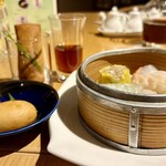 中国料理 「王朝」 - 蒸し点心5種と揚げ点心２種