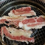 焼肉きんぐ 北野通り店 - ＊炙りバラカルビ　毎回ファイヤーします（笑）