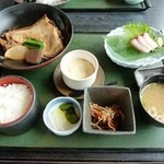 おさかなダイニング ぎんりん亭 - カレイの煮つけ定食　１３００円