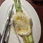 ASSE - アスパラの窯焼き　卵とチーズを絡めて