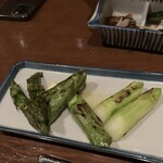 炉端焼 うだつ - 焼きアスパラ