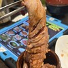 ホルモン焼肉 縁 - 壺カルビから出てきたん！こんなん！すごいやん！