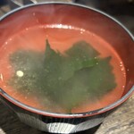 ホルモン焼肉 縁 - 食べ放題メニューにあるワカメスープ