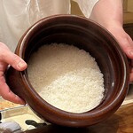 天ぷら 元吉 - ご飯が炊きあがりました♪
      お米は、長野県安曇野、すずひかり。