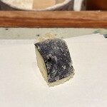 天ぷら 元吉 - 水茄子 大阪より
      茄子の食感を損なわずに揚げた天ぷら、感動しました！
      普通トロトロになるまで揚げる所が多いと思いますが、元吉氏の茄子は実にシンプルに美味しいと思います。