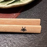 天ぷら 元吉 - お箸に兜模様
      端午の節句が近いからこの柄なんでしょうね！