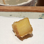 天ぷら 元吉 - さつまいも（シルクスイート）鉾田産
      なんて甘みが強いのでしょう！
      デザートのようです♪