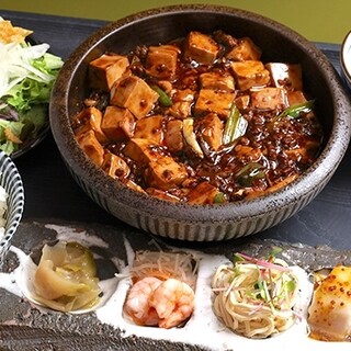 ランチタイムも麻婆豆腐が人気◎ディナーはお酒片手にぜひ！