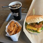 パームスプリングス - スパイシーハワイアンチリバーガー