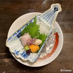 外小路 左近 - 鱸の造りと帆立の卵巣