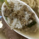 手打ち麺処 好き酒師 - ひき肉生姜ごはんをラーメンスープでいただきます。旨し！