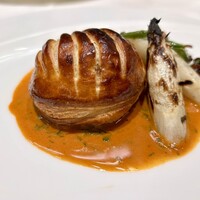 LE PORTIER Par Aux Delices de dodine Toranomon - 魚介のパイ包み。もしかしたら２人それぞれに食べられるよう小さめに作ってくれたかも（シェフの気遣いさすが）
