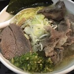 一条流がんこ総本家分家四谷荒木町 - 牛骨　上品「鹽」
      具材は牛タン、牛しやぶ肉の天使肉！
      脂も含め全てA5ランクの近江牛です。
      「1500」（1,500圓）
      「1000圓券」（1,000圓）
      「青唐」（100圓）。