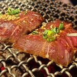 炭火焼ホルモン ぐう - 