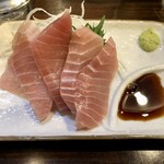 魚鳥酒家 一期一会 - まぐろブツブツではなく刺身　1番下はトロ
