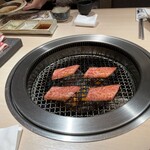 牛刺しと焼肉 仔虎 - 焼きすぎ注意