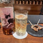 ハイボールバー　中洲1923 - いぶり沢庵クリームチーズ、ザ・ラッキー・キャット　ハナ&チョコ（ハイボール）