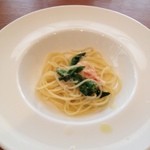 Trattoria Pizzeria Pireus - ズワイガニと菜の花のスパゲッティ