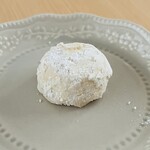 成城石井 - 料理写真:国産栗のポルボローネ