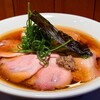 麺や みなと - 立体感のある華やかなビジュアル