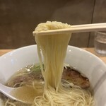 らーめんMAIKAGURA - 綺麗な麺リフト