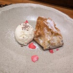 CULACCINO - ふじりんごの包み焼きとメレンゲのアイス