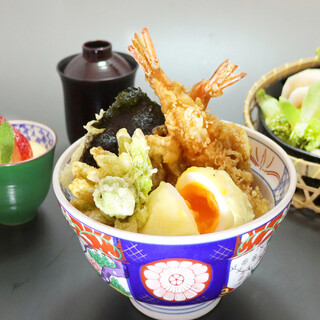 自家製プリン付き◎季節野菜を取り入れた天丼などのご飯物もあり
