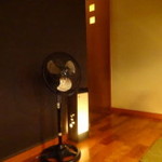 まど居 - 奥はお座敷