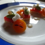 トゥールダルジャン - 帆立貝とトマトのミルフィーユ　ケイパーとフレッシュハーブのソース
