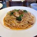 PIZZA BAR 裏秋葉原 - チキンとブロッコリーのバジルトマトクリーム