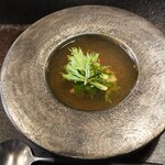 徳山鮓 - 熊の足（手ではない）、発酵させたお出汁の餡、花山椒、こしあぶら