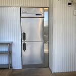 焼肉 中村屋 - 名物、冷蔵庫のドアの入口