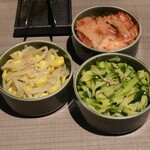 うし松 - もやし、きゅうりナムルとキムチ