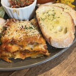 No.25 - ラザニアとチキンのプレート|ラザニア