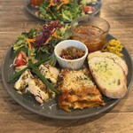 No.25 - ラザニアとチキンのプレート（スープ・パン付き）