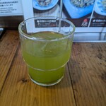 大砲ラーメン  - 緑茶を飲んで戦闘準備OK