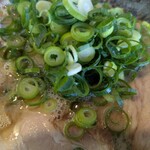 大砲ラーメン  - 昔チャーシュー麺ネギトッピングが到着❗️