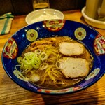 297805908 - めんばり900円です。めんばりは醤油味しか用意されてません。これがもう、最強クラスにしょっぱくて美味しかったです。家系ラーメンの早死に三段活用超えてます