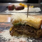 鉄板焼 grow 立川店 - 名物Ａ5黒毛和牛ハンバーガー