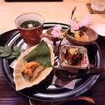 ぎんざ 一二岐 - 八寸『エボダイの雲丹焼き』『アオリイカの酢味噌』『マダコのやわらか煮』『桜えびの茶碗蒸し』『アスパラ焼き桜の葉包み』