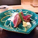 297806843 - 強肴『鰹 藁焼き』