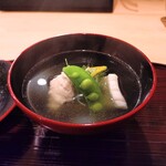 ぎんざ 一二岐 - 椀物『スズキ　九条ネギ　スナップ豆』