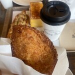 サニーサイド 西宮大社店 - 牛すじカレーパン