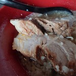 麺屋ジョニー - 特に脂身の旨味に質の低い感ある、嫌な味わいを感じる

脂身の部分を食べる度に
チャーシュー麺を頼んだ自身に対して
『自責の念』が噴出する（笑）