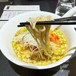 Japanese Soba Noodles 蔦 - やや平打ちの細麺