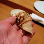 鮨 久保田 - 柔らかすぎるから手渡しの貝