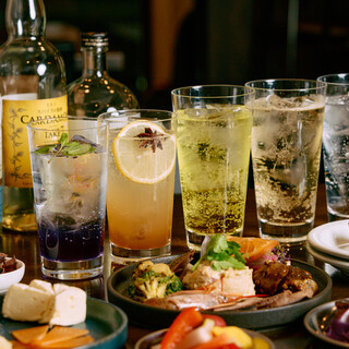 スパイスと好相性！クラフトビールやジン、オリジナルドリンクも