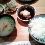 天ぷらめし 金子半之助  - ご飯、あさり汁、大根おろしの天つゆ、箸休め