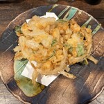 釜あげ饂飩 楽 - 桜海老と新玉ねぎのかきあげ 720  大きいよ！